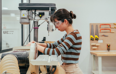 EQUIPOS Y HERRAMIENTAS DE ÚLTIMA GENERACIÓN: para acercarte a como es trabajar en entornos reales.